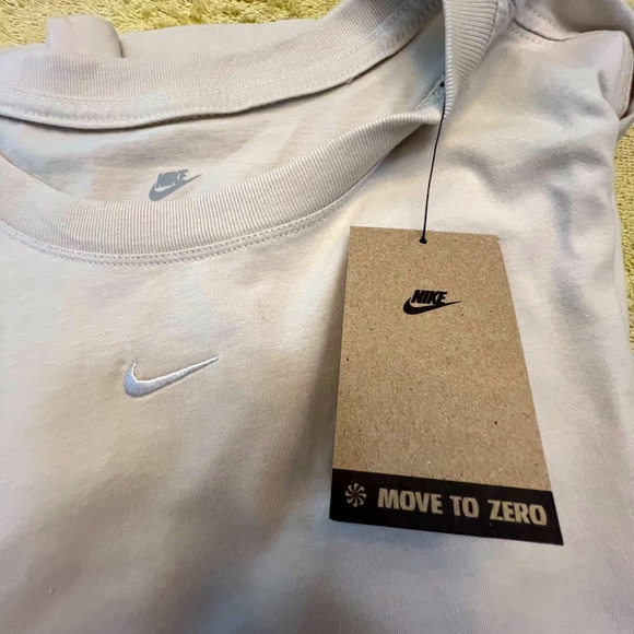 NWT-Nike short sleeve tee in size 1X. - Picture 4 of 4
